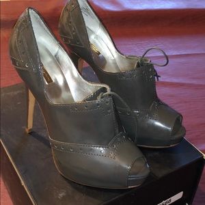 Report signature platform heels